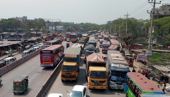 ঢাকা-চট্টগ্রাম মহাসড়কে ১০ কিমি দীর্ঘ যানজট