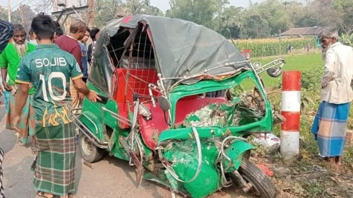 ময়মনসিংহে ট্রাক-অটোরিকশা সংঘর্ষে নিহত ৩