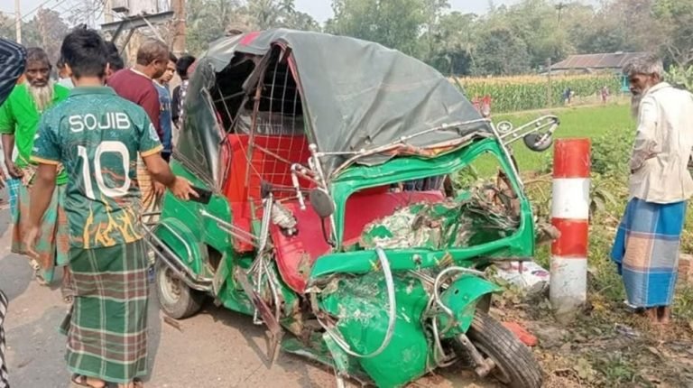 ময়মনসিংহে ট্রাক-অটোরিকশা সংঘর্ষে নিহত ৩