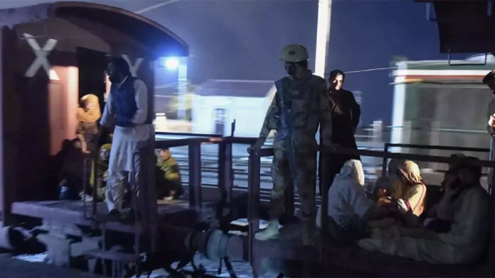 পাকিস্তানে ট্রেন হাইজ্যাক: উদ্ধার ১০৪, নিহত ৩০ সেনা