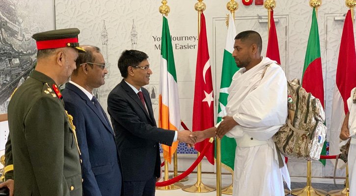 সৌদি আরবে পৌঁছেছে বাংলাদেশের প্রথম হজ ফ্লাইট