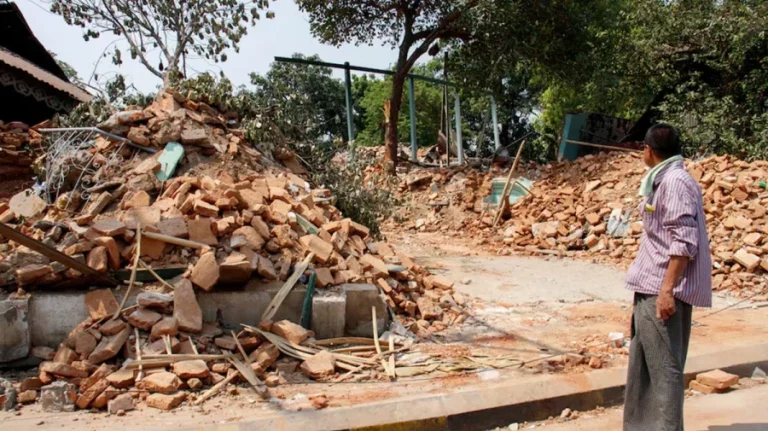 মিয়ানমারের ভূমিকম্পে মৃতের সংখ্যা ২৭০০ ছাড়িয়েছে