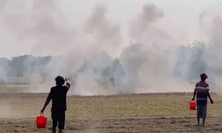 শরীয়তপুরে দু’পক্ষের সংঘর্ষ, শতাধিক হাতবোমার বিস্ফোরণ