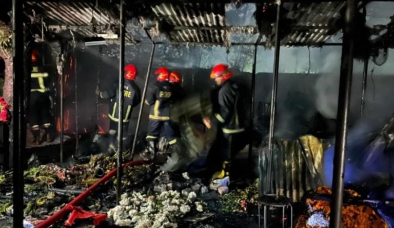 শাহবাগে ফুলের দোকানে লাগা আগুন নিয়ন্ত্রণে