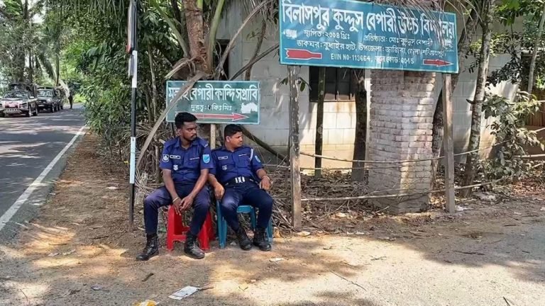 সংঘর্ষ ও বোমা বিস্ফোরণের ঘটনায় গ্রেফতার ৭, পুরুষশূন্য গোটা এলাকা