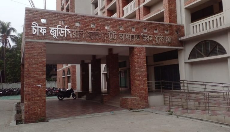 টঙ্গীবাড়ীতে গ্রাম্য সালিশ বৈঠকে সংঘর্ষের ঘটনায় কোর্টে মামলা