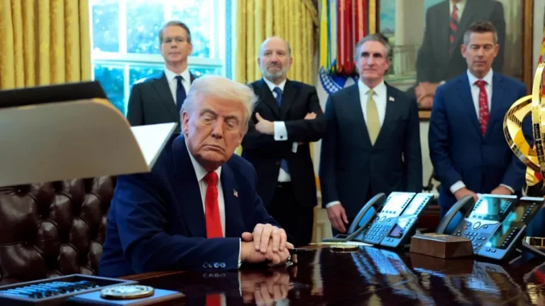 ট্রাম্প কেন পিছু হটলেন?