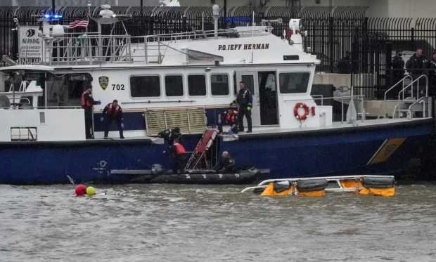 নিউ ইয়র্কের হাডসন নদীতে পর্যটকবাহী হেলিকপ্টার বিধ্বস্ত, তিন শিশুসহ নিহত ৬