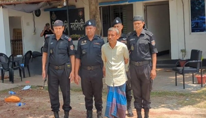 কিশোরী ধর্ষণ মামলার আসামি গ্রেপ্তার, অভিযুক্তের বাড়িতে আগুন