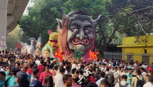 চারুকলা থেকে বের হলো ‘বর্ষবরণ আনন্দ শোভাযাত্রা’