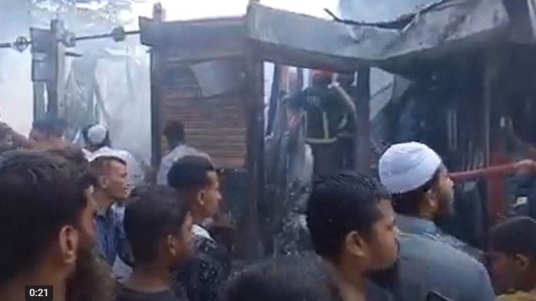 চাঁদপুরে আগুনে ক্ষতিগ্রস্ত ১৭ ব্যবসা প্রতিষ্ঠান