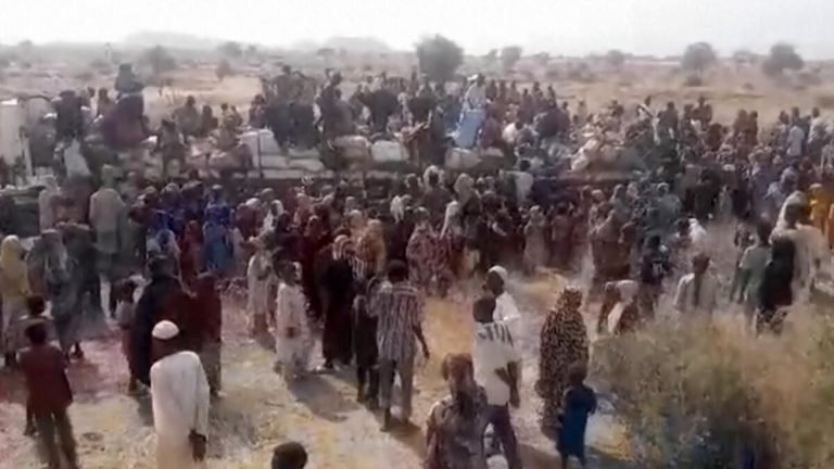 সুদানে দুর্ভিক্ষের মাঝে শরণার্থীশিবিরে বিদ্রোহী বাহিনীর হামলায় নিহত ১০০