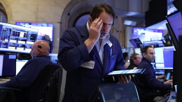 ট্রাম্পের শুল্কের ঘোষণায় ‘২০ পরবর্তী যুক্তরাষ্ট্রের পুঁজিবাজারে সর্বোচ্চ ধস