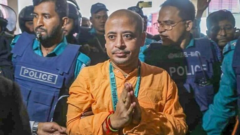 আরও ৪ মামলায় গ্রেফতার চিন্ময় দাস