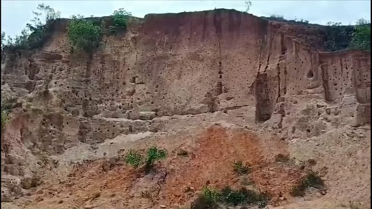 চট্টগ্রামে পাহাড় ধসে দুই শিশুর মৃত্যু