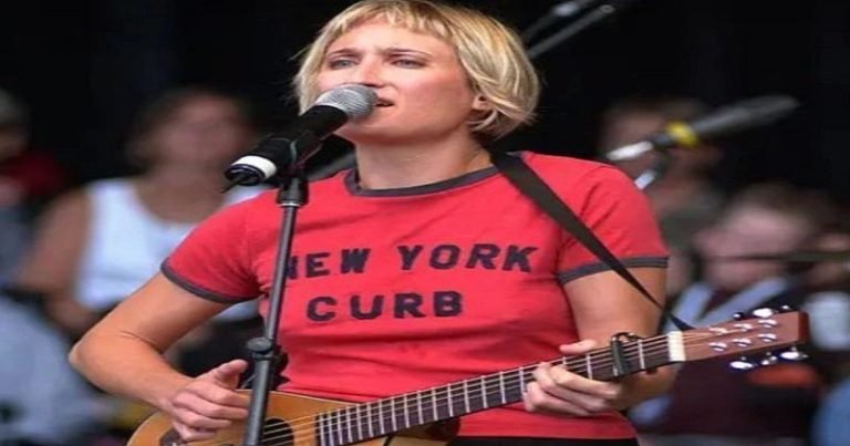 অগ্নি দগ্ধ হয়ে মারা গেলেন সংগীতশিল্পী জিল