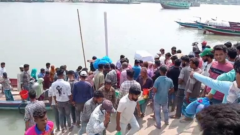 মুন্সীগঞ্জের টঙ্গীবাড়ীতে একটি সেতুর অভাবে লক্ষাধিক মানুষের দুর্ভোগ