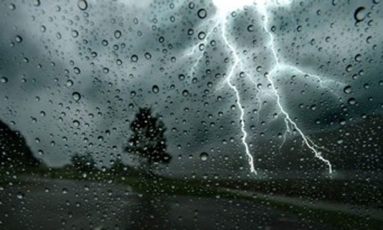 দুপুরের মধ্যে ঢাকায় বজ্রসহ বৃষ্টির আভাস