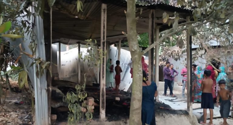 সিরাজগঞ্জে চাঁদা না দেওয়ায় বাড়িতে আগুন দেওয়ার অভিযোগ