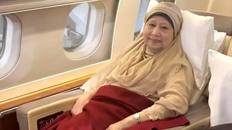 কাতারে যাত্রাবিরতি শেষে দেশের পথে খালেদা জিয়া