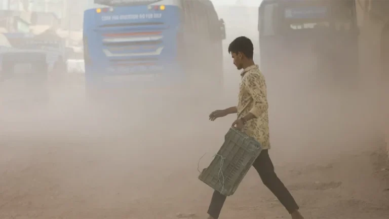 ‘অস্বাস্থ্যকর’ বাতাসে ঢাকার অবস্থান কোথায়?