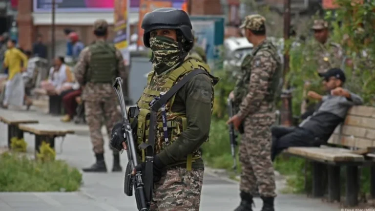 যুদ্ধের আশঙ্কায় যুবকদের ট্রেনিং দিচ্ছে ভারত