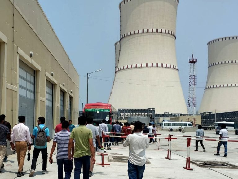 রূপপুর পারমাণবিক বিদ্যুৎকেন্দ্রের এমডির অপসারণের দাবিতে আন্দোলনে কর্মীরা