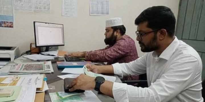 নারায়ণগঞ্জে বিআরটিএ কার্যালয়ে দুদকের অভিযান