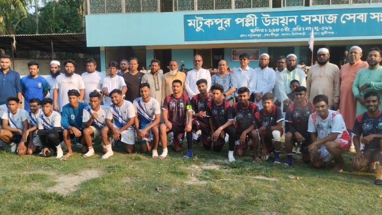 টঙ্গীবাড়িতে মরহুম নুরুল হুদা পাঠান স্মৃতি ফুটবল টুর্নামেন্ট উদ্বোধন