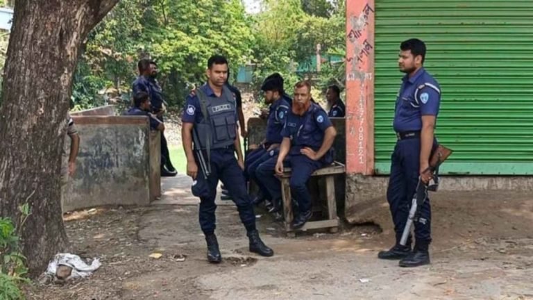 ব্রাহ্মণবাড়িয়ায় দুই গোষ্ঠীর সংঘর্ষে আহত ১৫, বাড়িঘর ভাঙচুর