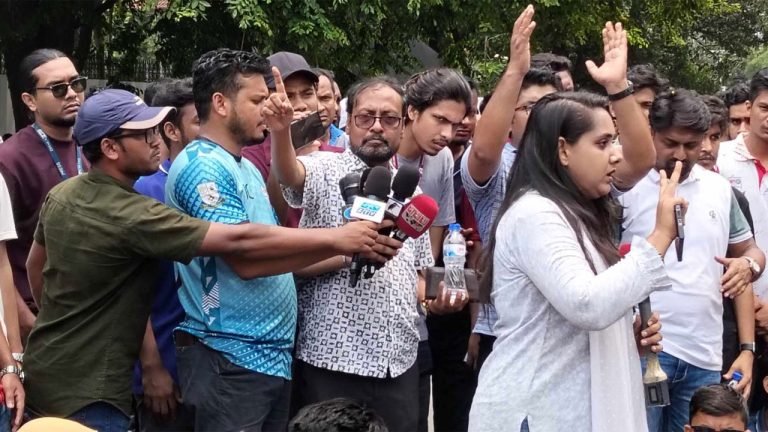 শিক্ষার্থীদের ওপর হামলার ঘটনায় উপদেষ্টার দুঃখ প্রকাশ করা উচিত ছিল: অধ্যাপক রইসউদ্দীন