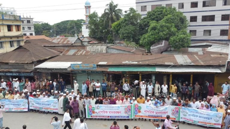 শেরপুর জেলার উন্নয়নের দাবিতে অর্ধলাখ মানুষের মানববন্ধন