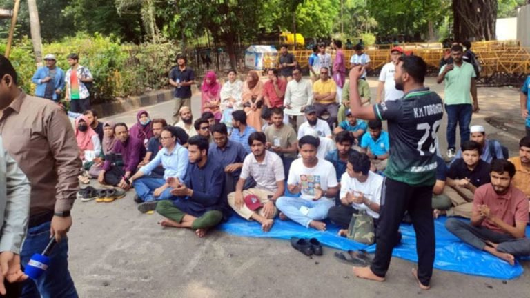 টানা তৃতীয় দিনে কাকরাইলে চলছে জবির আন্দোলন