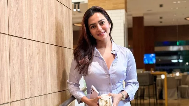 শাহজালাল বিমানবন্দর থেকে চিত্রনায়িকা নুসরাত ফারিয়া গ্রেপ্তার