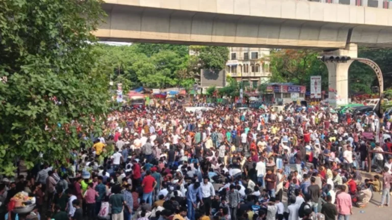 সাম্য হত্যার বিচারের দাবিতে শাহবাগ অবরোধ, যান চলাচল বন্ধ