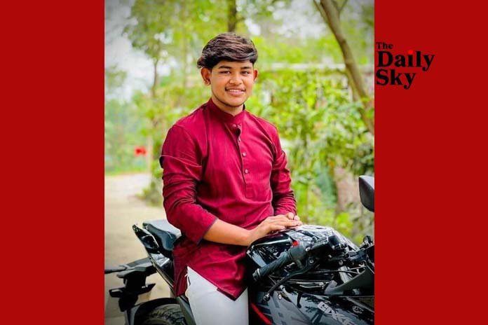 সিংগাইরে তুচ্ছ ঘটনাকে কেন্দ্র করে এসএসসি পরীক্ষার্থীকে কুপিয়ে হত্যা