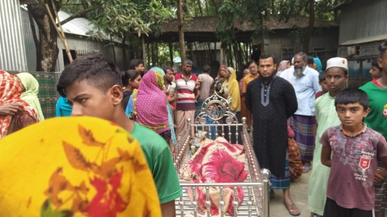 সিরাজগঞ্জে কৃষককে হত্যা করে ৩টি গরু নিয়ে গেল ডাকাত দল