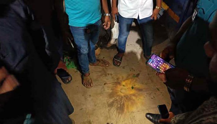 যাত্রাবাড়ীতে পার্কের ভেতরে ককটেল বিস্ফোরণ, আহত ৫