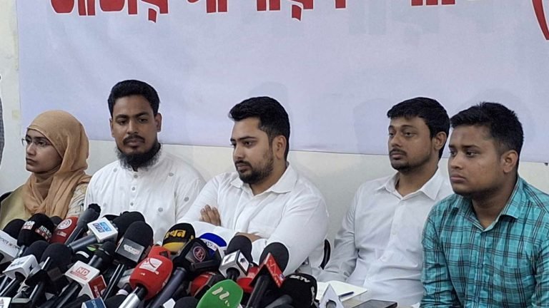 উপদেষ্টা আসিফ ও মাহফুজের সঙ্গে এনসিপির কোনো সম্পর্ক নেই : নাহিদ