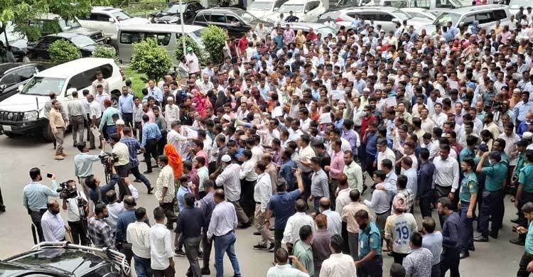 আজও বিক্ষোভে উত্তাল সচিবালয়