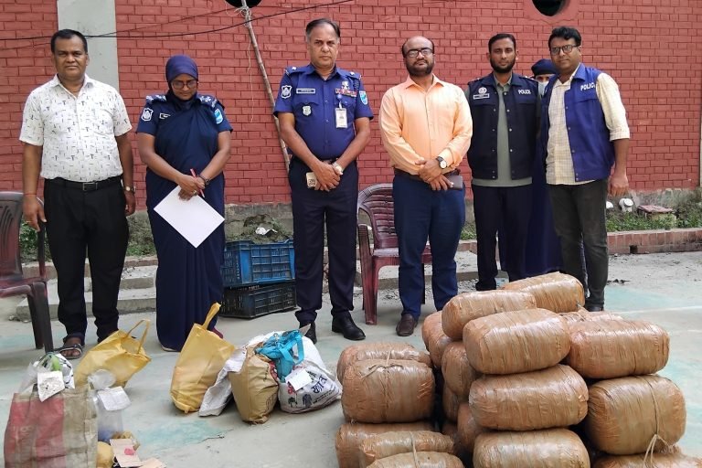 মুন্সীগঞ্জে ১০৫ কেজি গাঁজাসহ ৫৫ লক্ষাধিক টাকার মাদক ধ্বংস