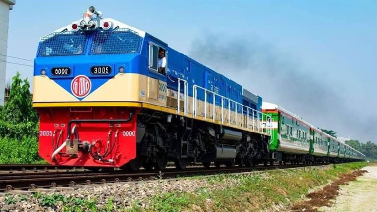 ট্রেনে ঈদযাত্রা: আজ মিলছে ২ জুনের টিকিট