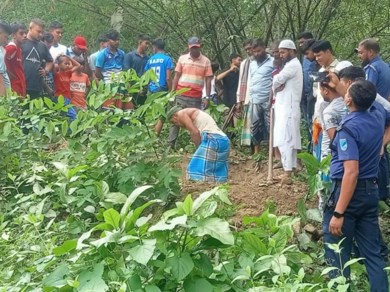 মানিকগঞ্জে আলোচিত ফোর মার্ডারের ঘটনায় ১ যুগ পর লাশ উত্তোলন