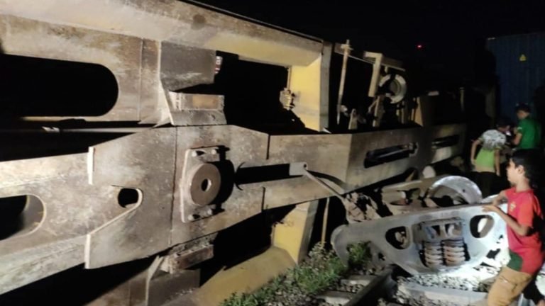 ব্রাহ্মণবাড়িয়ায় একই স্থানে আবারও লাইনচ্যুত, ঢাকা-চট্রগ্রাম-সিলেট ট্রেন চলাচল বন্ধ