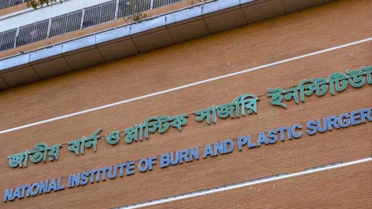 বাড্ডায় গ্যাস লিকেজ থেকে বিস্ফোরণ, দগ্ধ একই পরিবারের ৫ জন