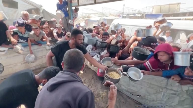 অবশেষে গাজায় সামান্য ত্রাণ প্রবেশের সুযোগ দিতে রাজি নেতানিয়াহু