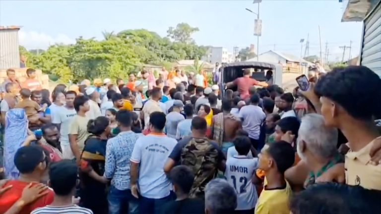 মুন্সীগঞ্জে স্ত্রীকে কুপিয়ে হত্যার পর পুলিশের কাছে স্বামীর আত্মসমর্পণ