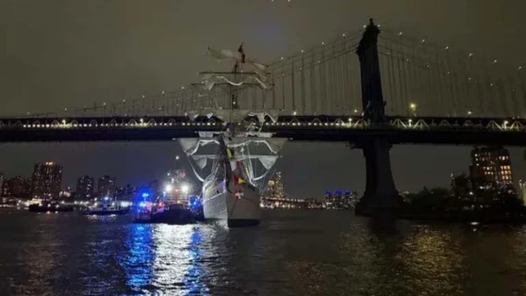 নিউইয়র্কে ব্রিজের সঙ্গে জাহাজের সংঘর্ষ, আহত ২২