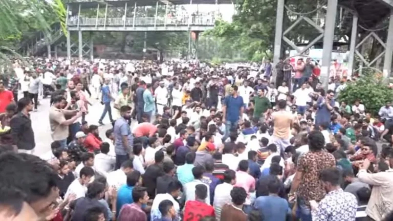 মিছিল নিয়ে সড়কে ইশরাক সমর্থকরা