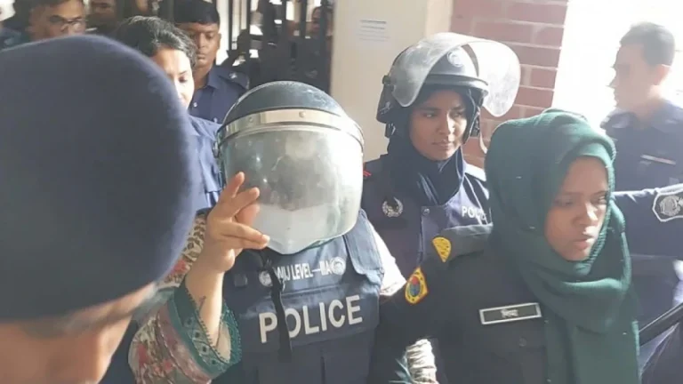 মানিকগঞ্জ আদালতে নেওয়া হল মমতাজকে